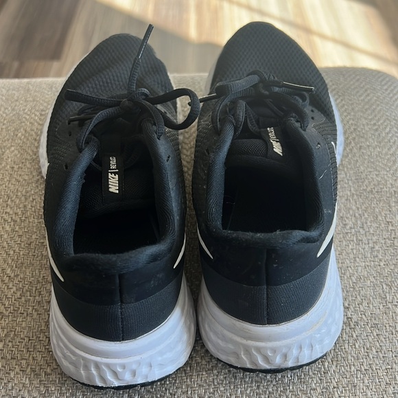 Nikes - Picture 2 of 3